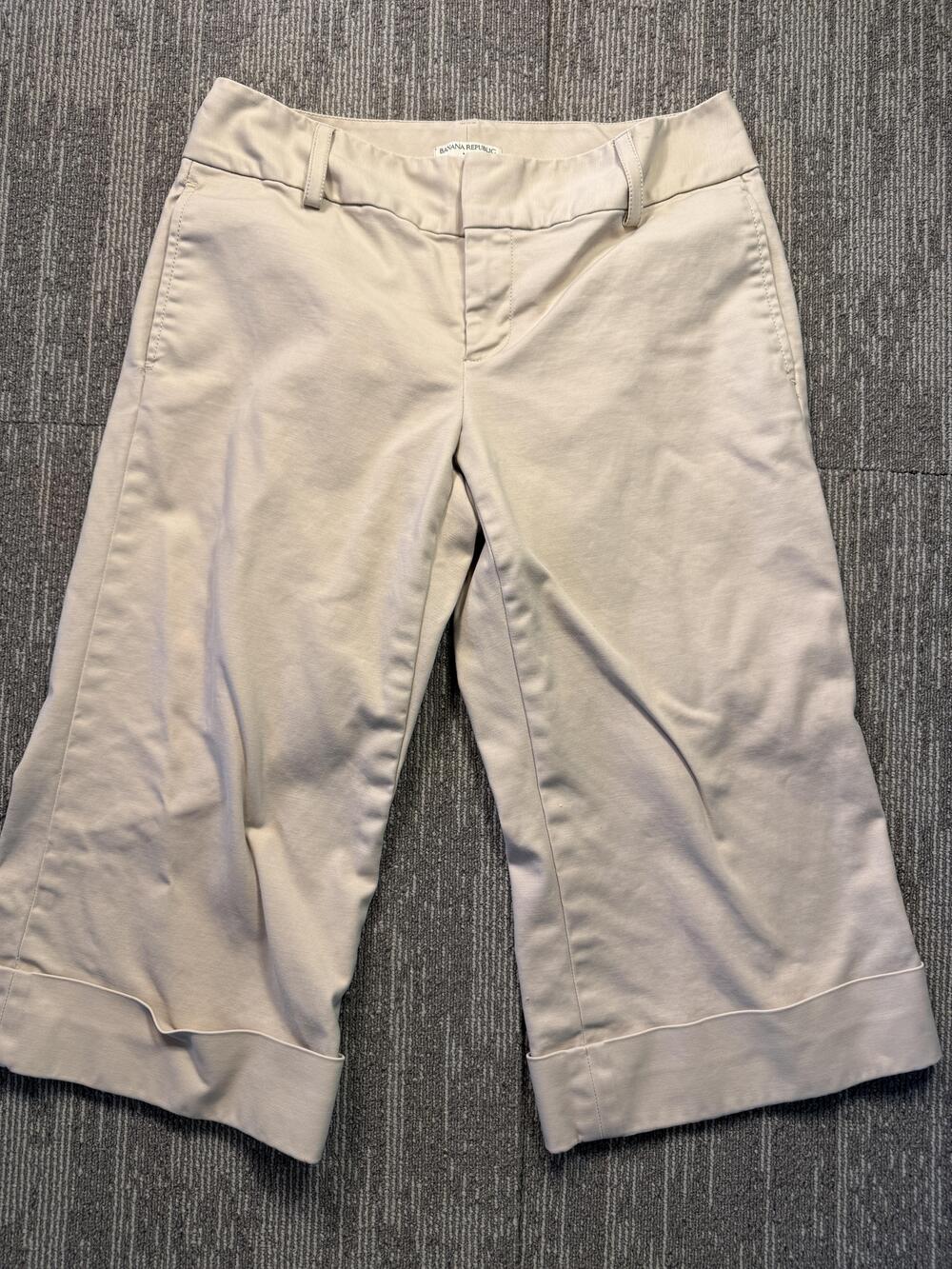 Banana Republic Capri Pants Womens 10 Beige Stretch Twill Cuffed Pockets Casual